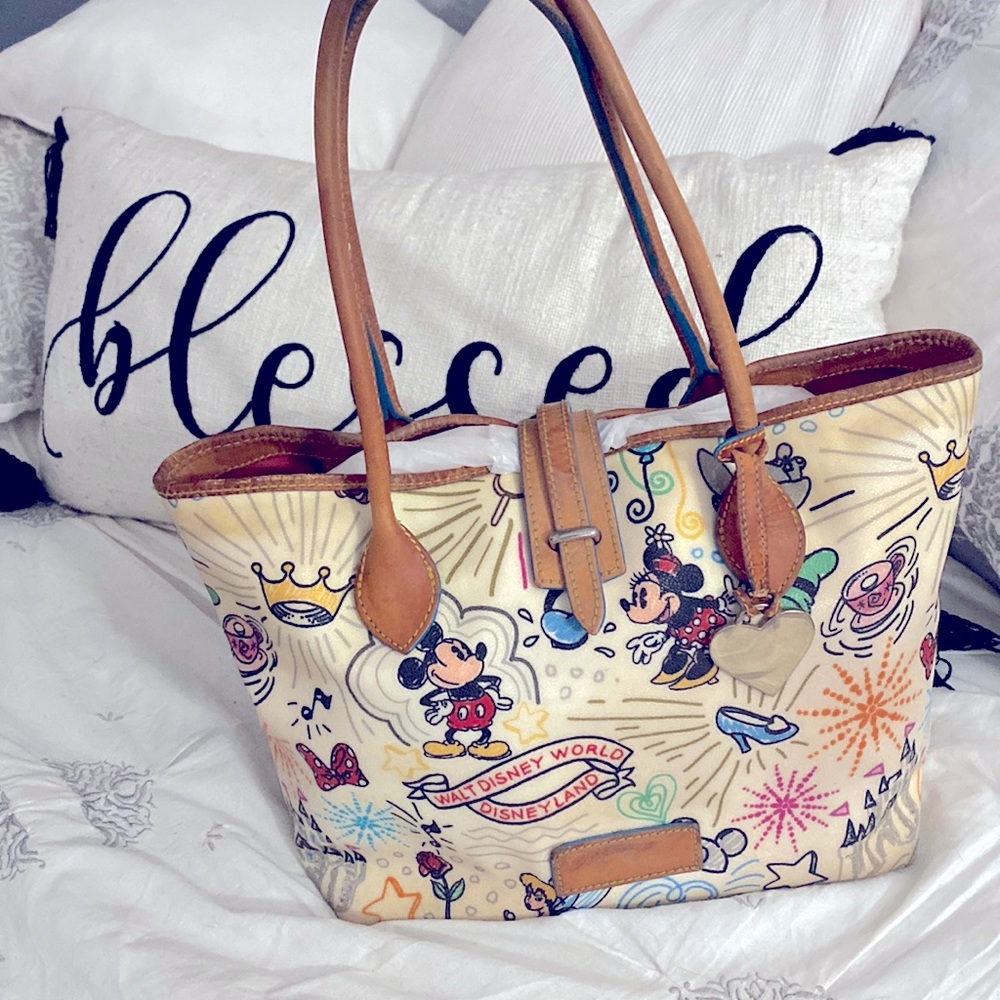 Dooney& Bourke collectors Disney park tote